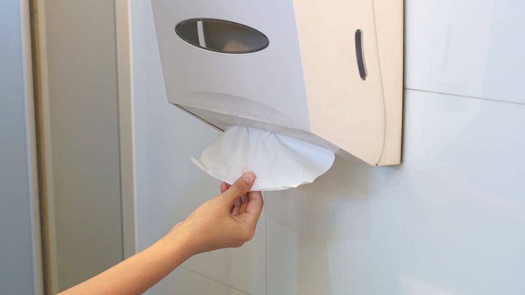Dispensador de papel automático vs manual